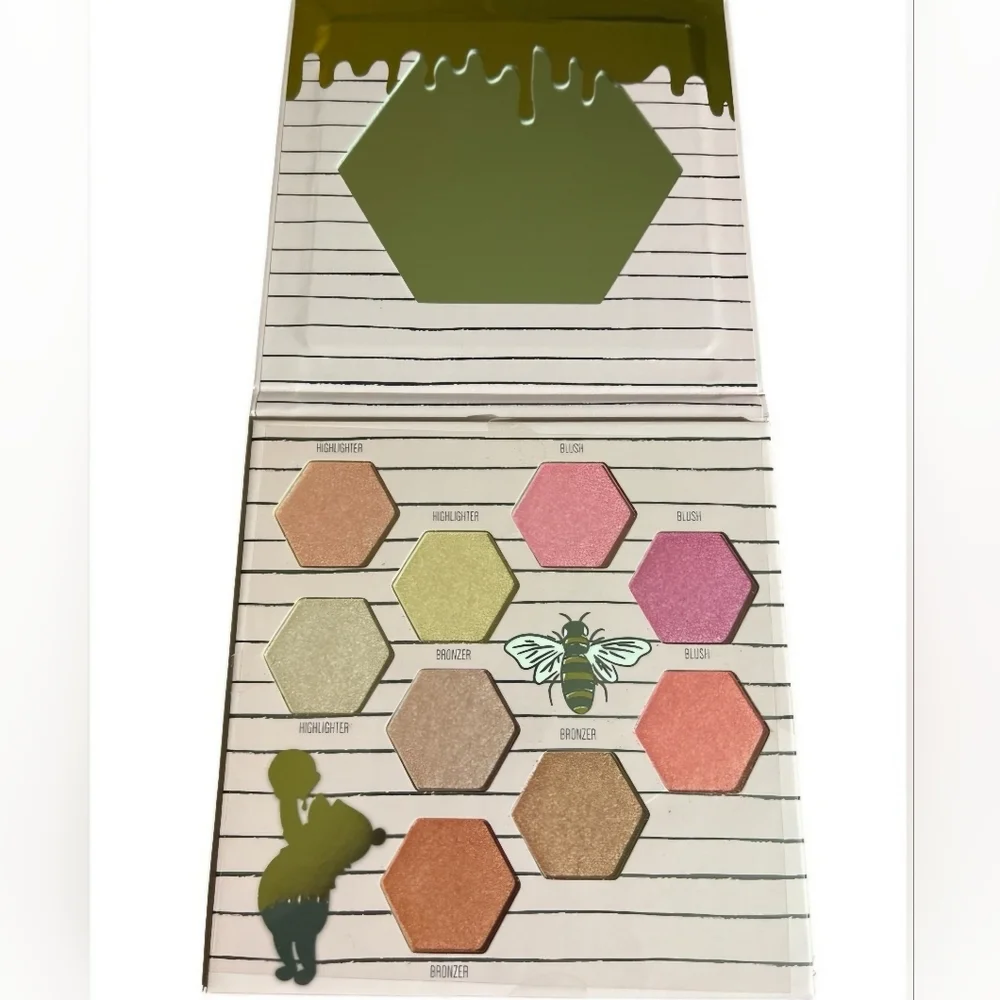 Disney's Winnie the Pooh 9 Pan Complexion Palette